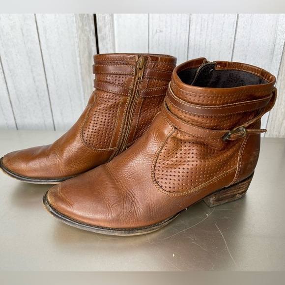 Seychelles Boots Womens 6.5 Ankle booties Cognac Leather Block Heels Side Zip - Picture 2 of 6